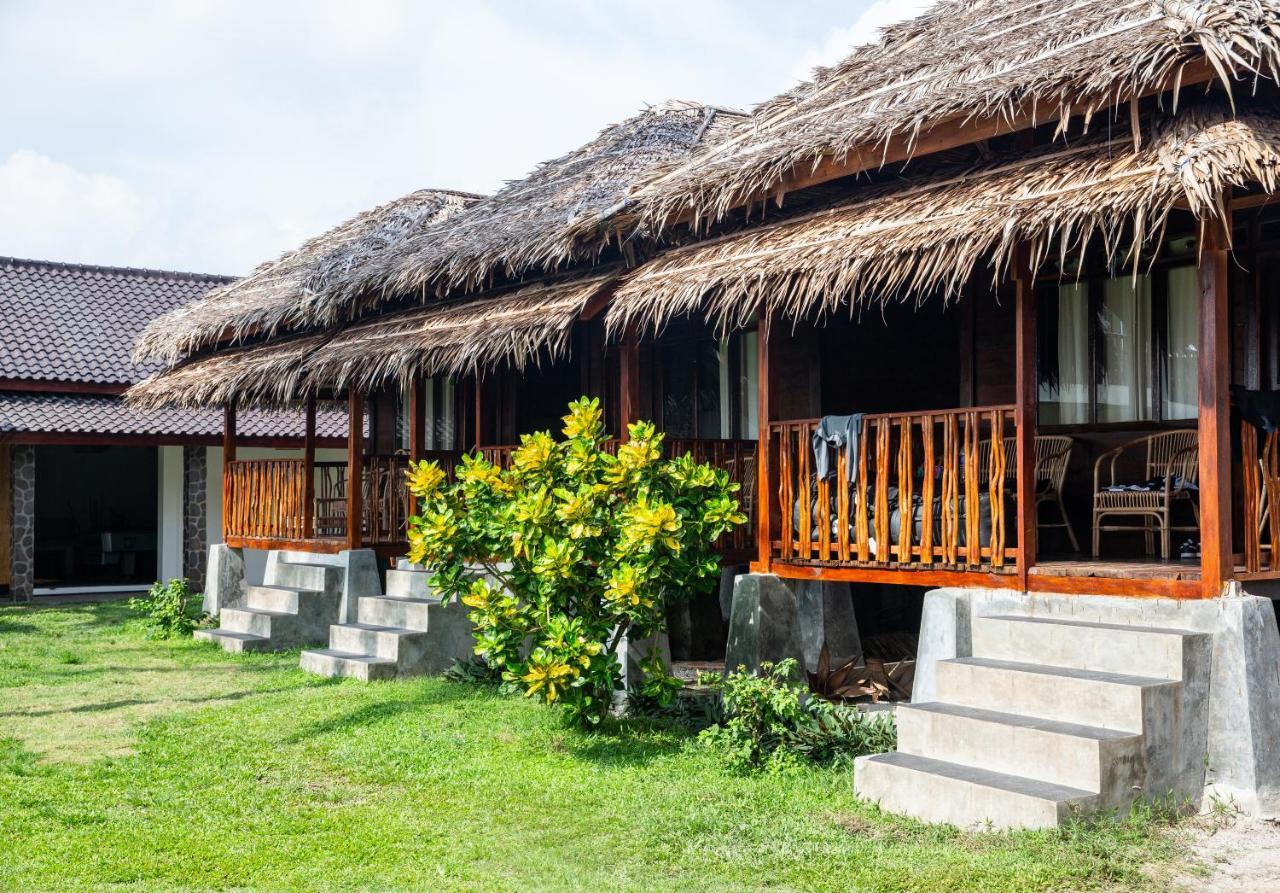 The Ujung Bocur Bungalows Krui Экстерьер фото