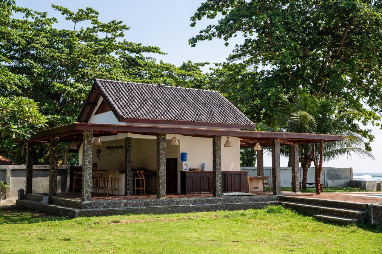 The Ujung Bocur Bungalows Krui Экстерьер фото